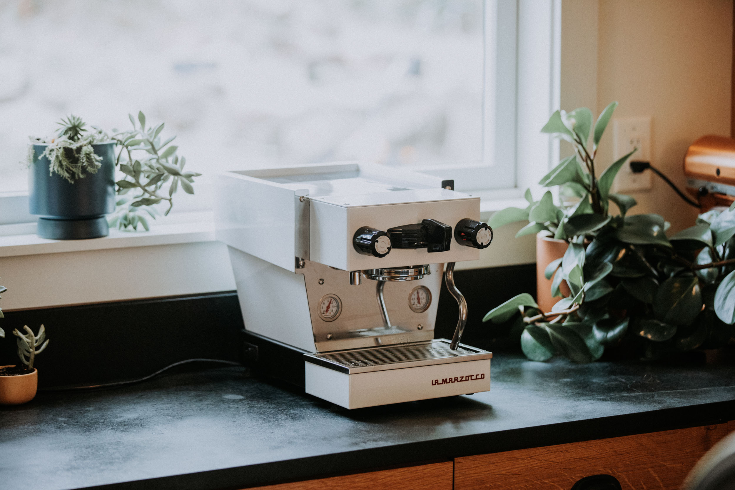 La Marzocco espressomachine in een sfeervolle keuken